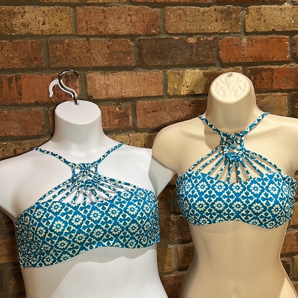 Tori Praver bikini top - Picture 4 of 5